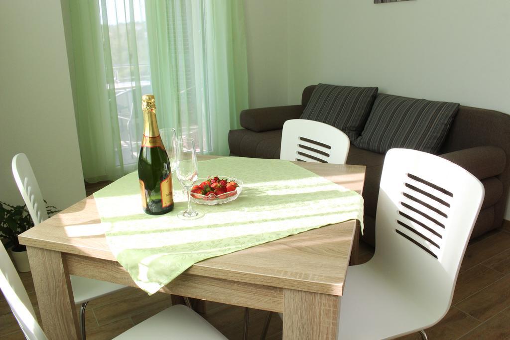Smart Apartments Brodarica  Bagian luar foto